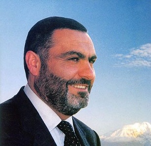 Today marks the birthday of Armenia&#39;s first defense minister and a former prime minister, Vazgen Sargsyan, who was tragically shot to death in October 1999 ... - f5476b654125eb_5476b65412628.thumb