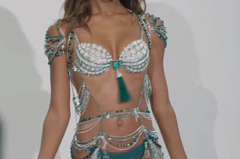 Victoria's Secret Model Covered in Plaster for Bra Fitting