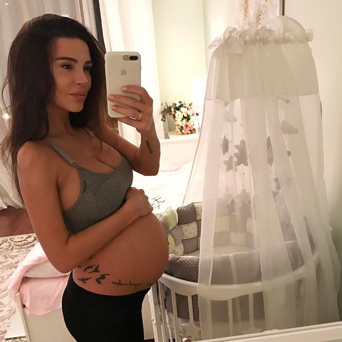 Teen Pregnant Selfie