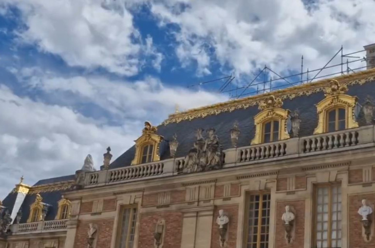 Տեսանյութ.Ֆրանսիայում Վերսալի այցելուներին տարհանել են, պալատից ծուխ է նկատվում