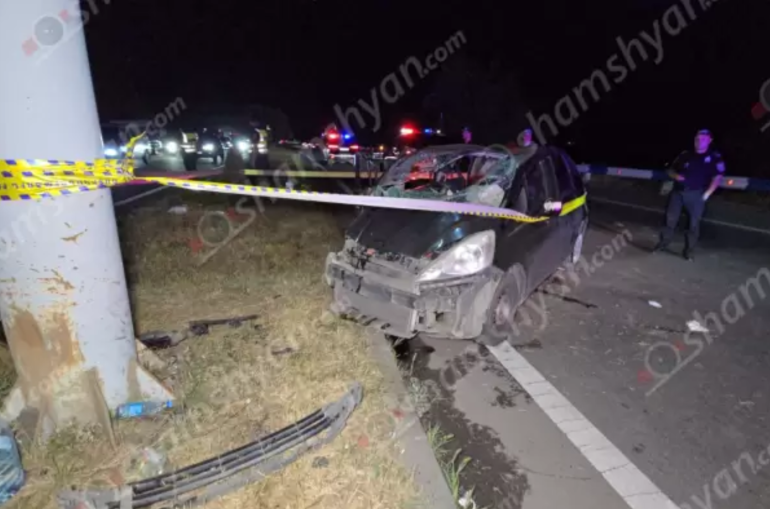 Երևան-Սևան ճանապարհին «Honda»-ն բախվել է գովազդային երկաթե սյանը․ վիրավորներից 3-ը հայտնաբերվել են ավտոմեքենայից դուրս