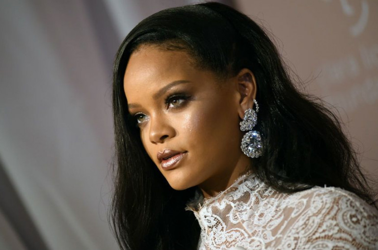 Rihanna sues father for ‘exploiting last name’ - Armenian News - Tert.am